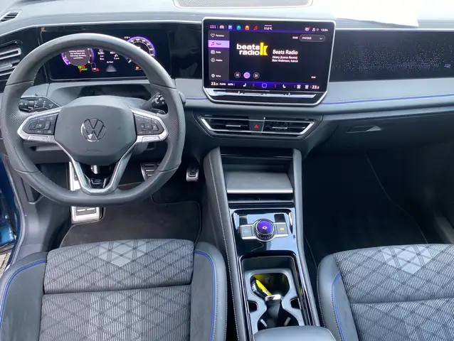 Volkswagen Tiguan view 3