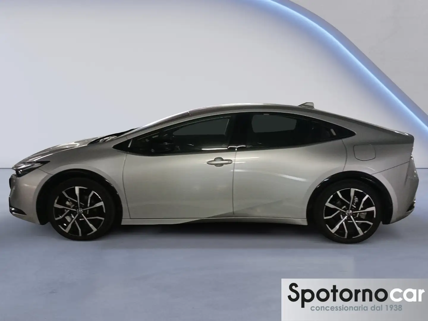 Toyota Prius+ Plug-in Hybrid Lounge - 2