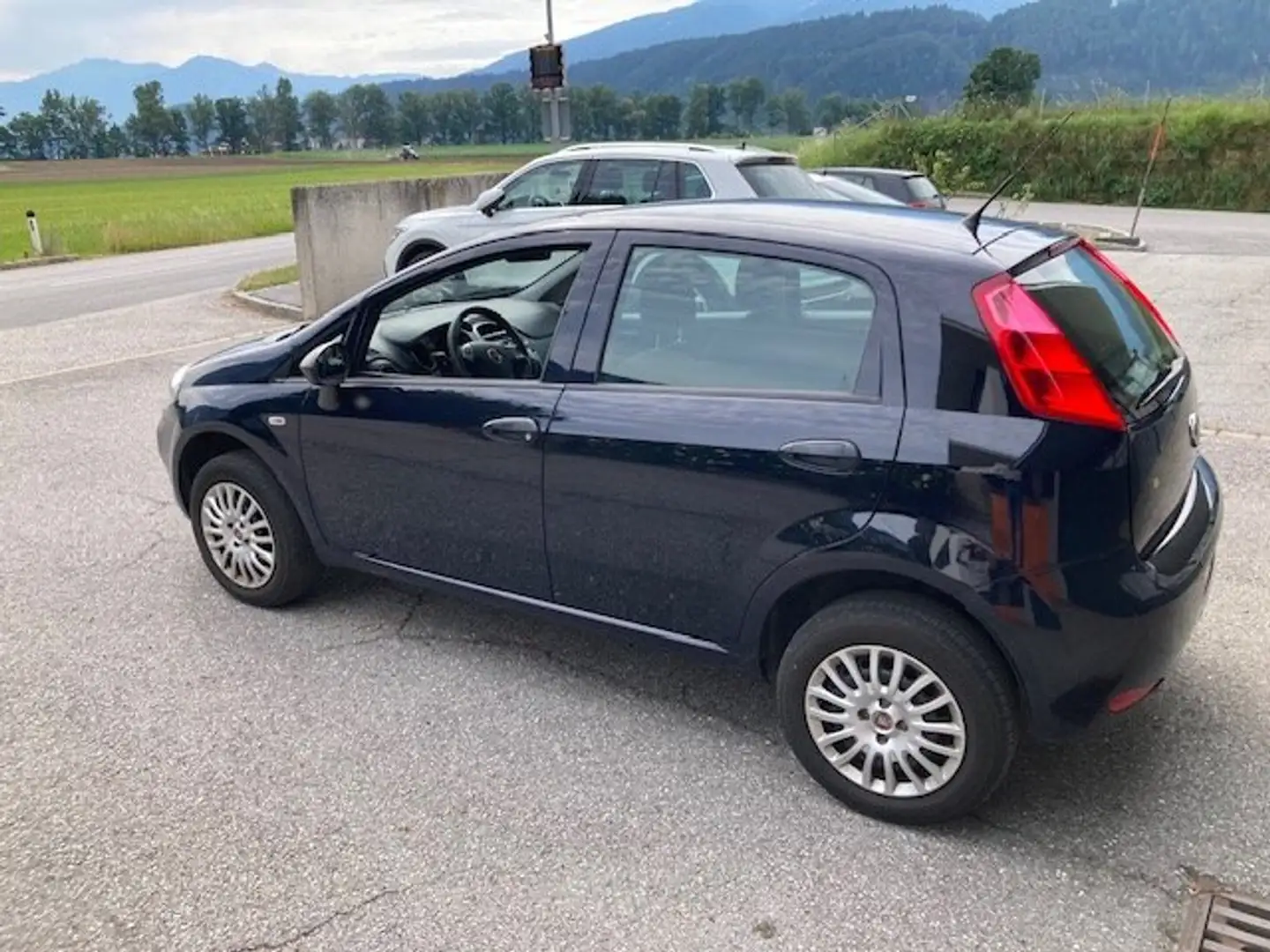 Fiat Punto 1.4 Benzin blu scuro Bleu - 2