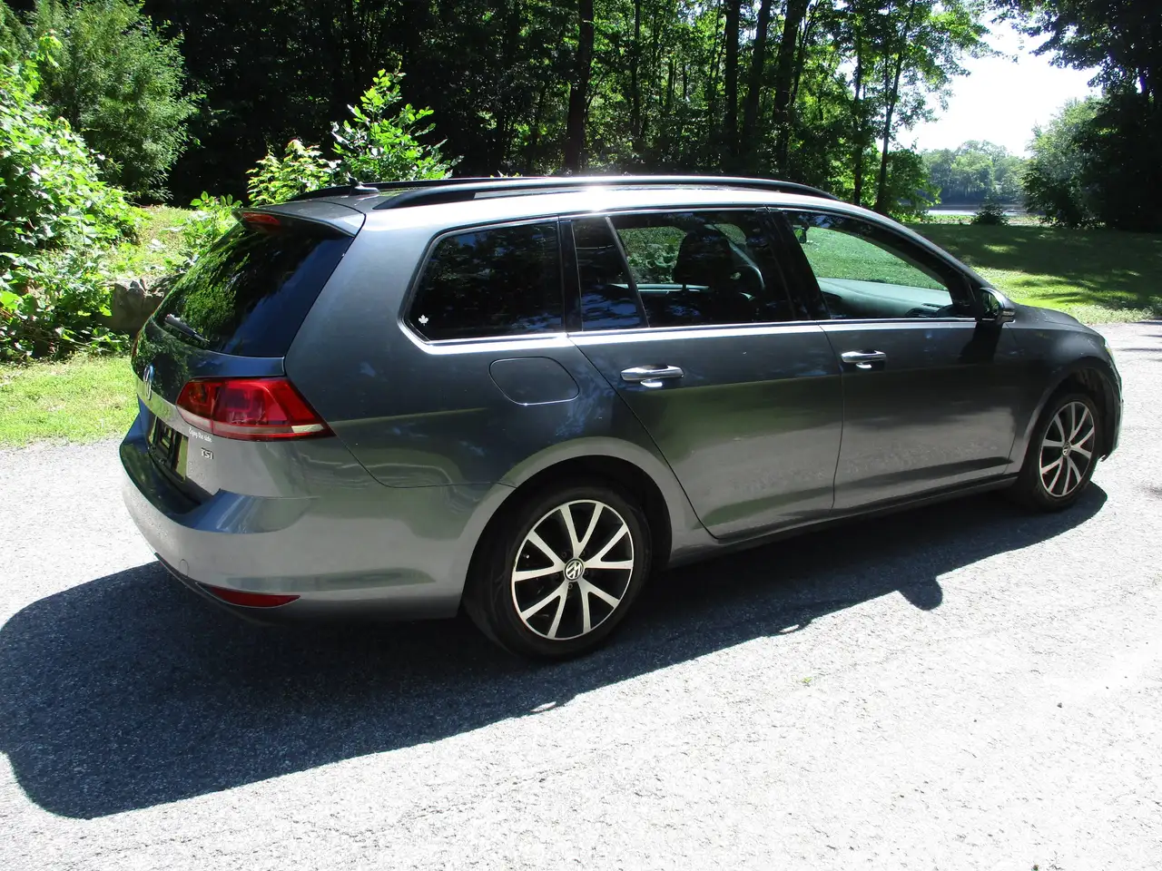 Volkswagen Golf photo Volkswagen Golf