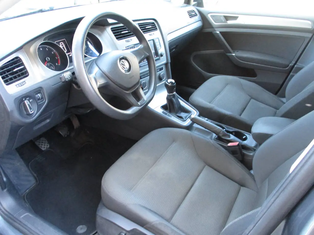 Volkswagen Golf photo Volkswagen Golf
