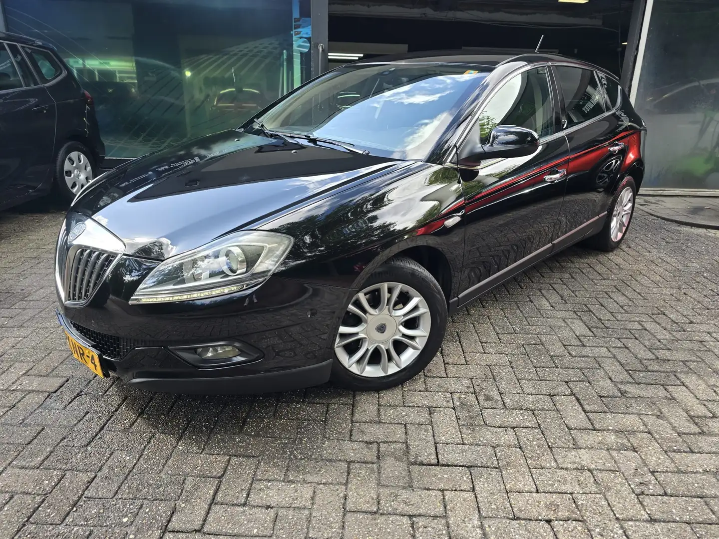 Lancia Delta 1.4-16V Oro | 2E EIGENAAR | 12MND GARANTIE | AIRCO Negru - 1