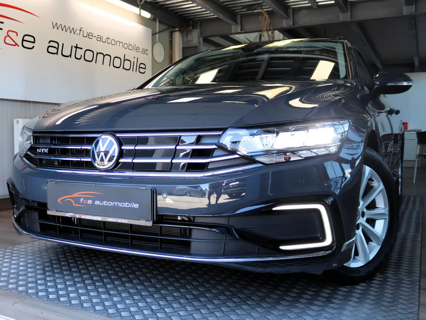 Volkswagen Passat Variant GTE 1,4 TSI e-Hybrid Grau - 1