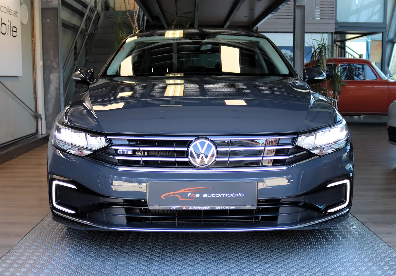 Volkswagen Passat Variant GTE 1,4 TSI e-Hybrid Grau - 2
