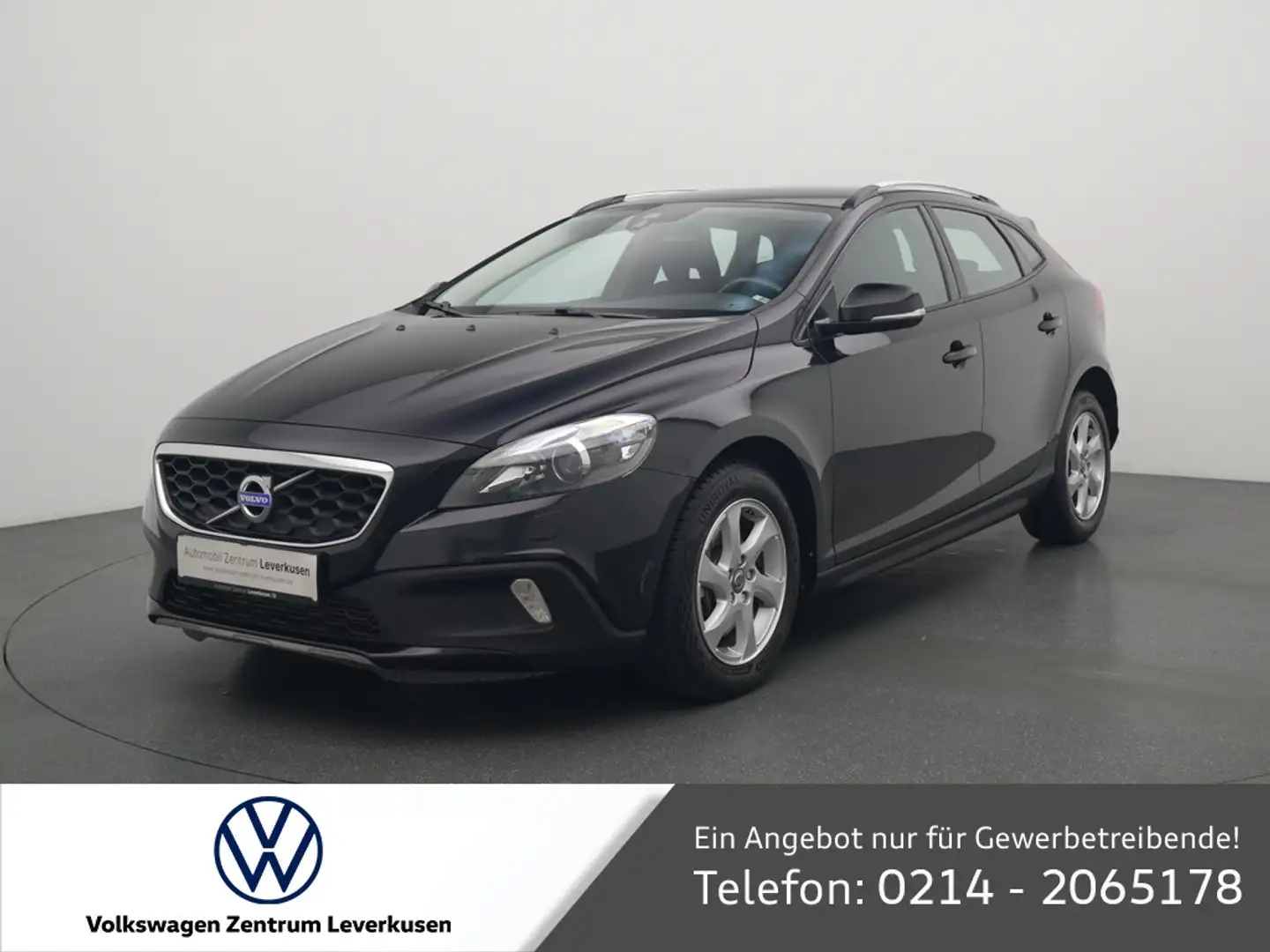 Volvo V40 Cross Country D3 You! NAVI PANO KAM SHZ Noir - 1