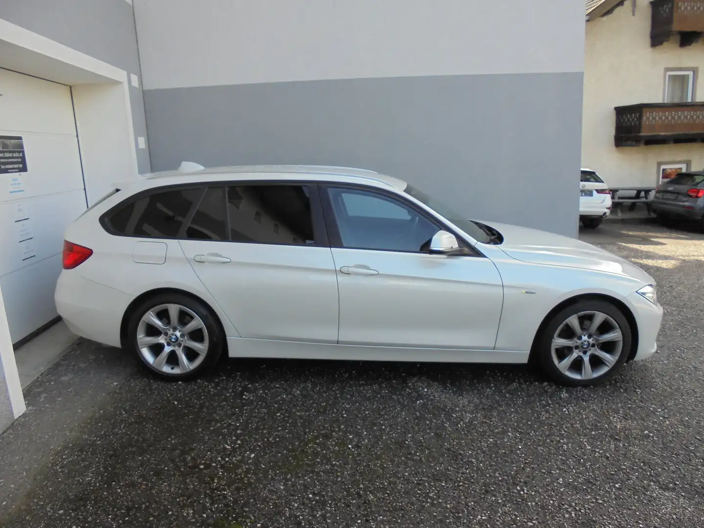 BMW 316 d Touring NAVI, XENON, TEMP, ALU 18", PDC, SHZ Weiß - 1