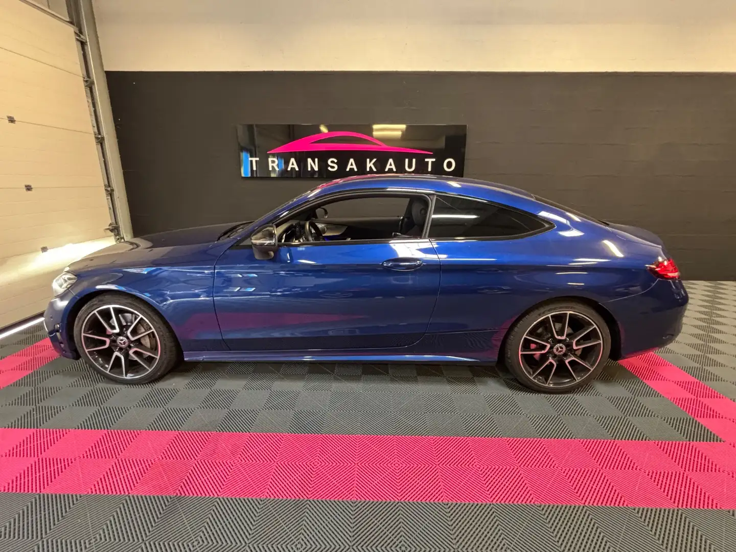 Mercedes-Benz AMG Line Bleu - 2