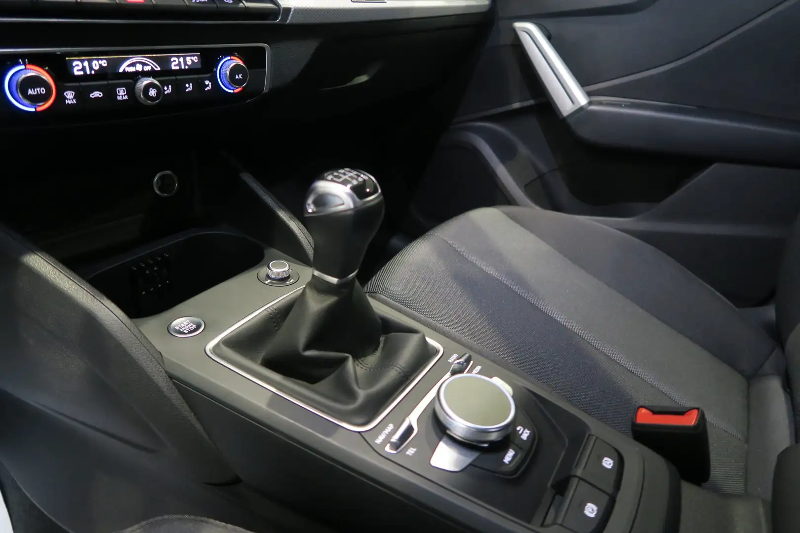 Audi Q2 30 1.0 tfsi Business Advanced Blue - 2