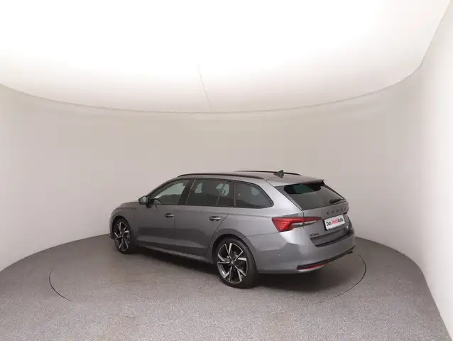 Skoda Octavia view 4