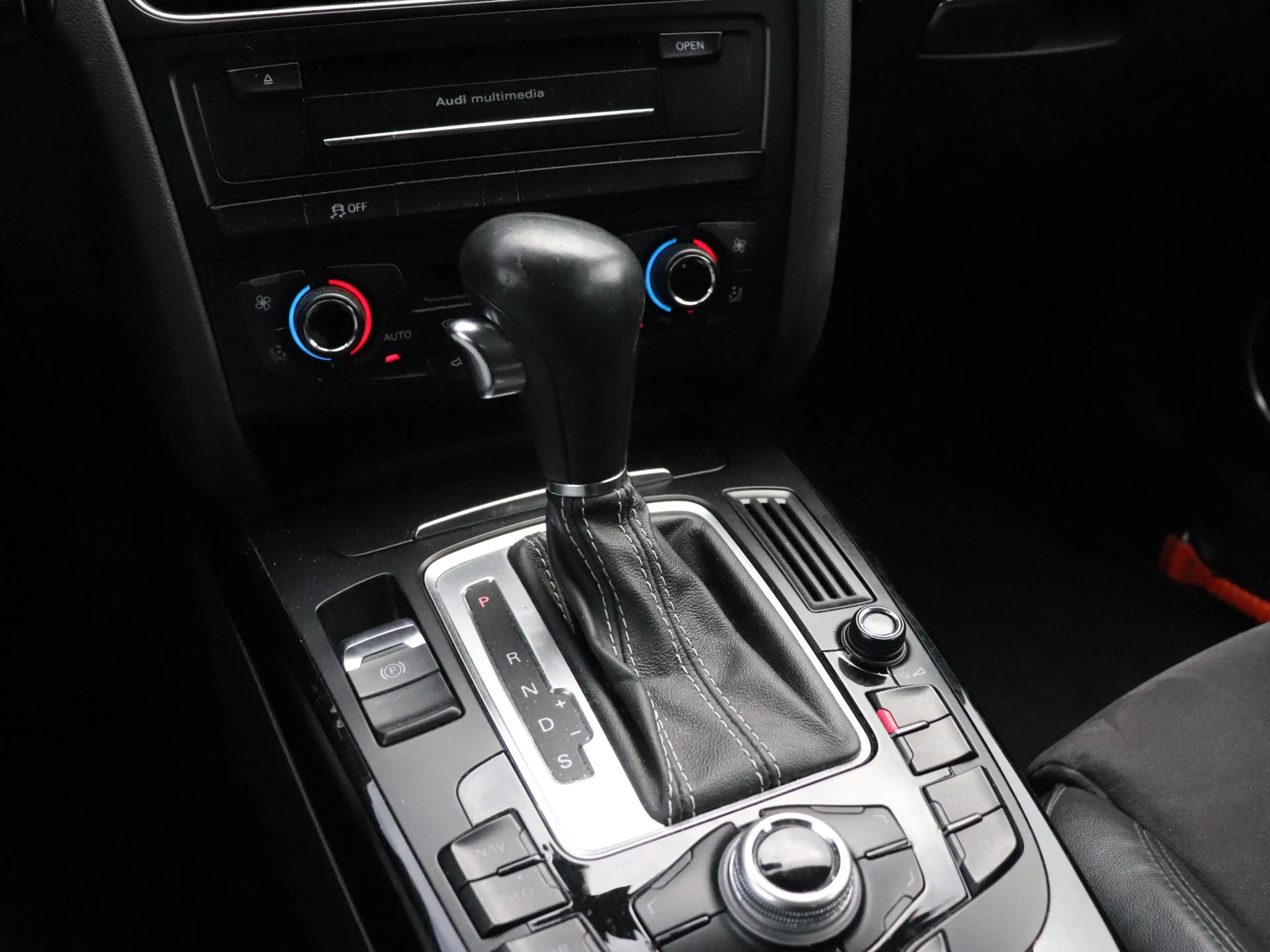 Audi A4 Avant 3.0 TFSI S4 quattro Pro Line | HALF LEDER | — photo 23