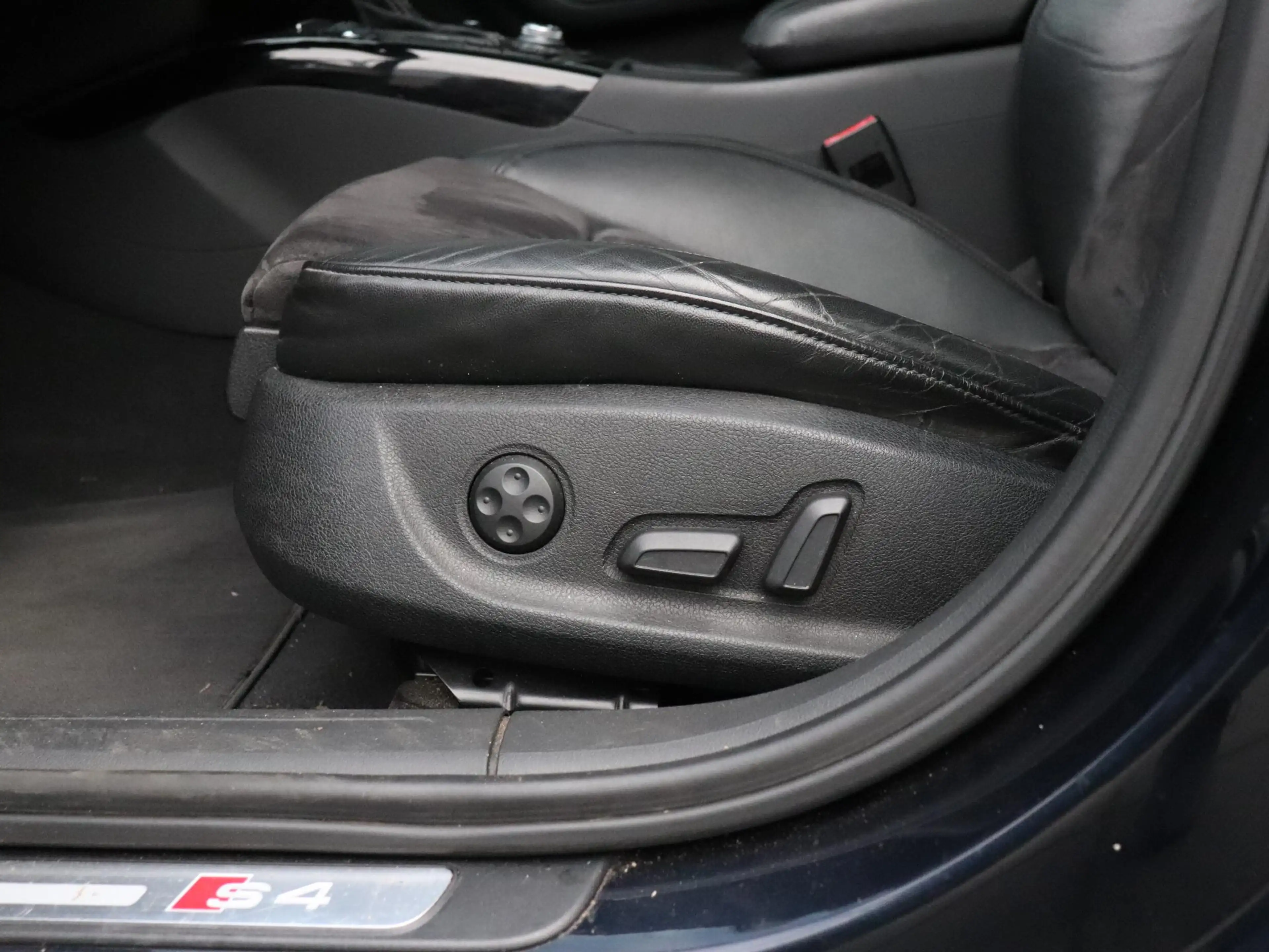 Audi A4 Avant 3.0 TFSI S4 quattro Pro Line | HALF LEDER | — photo 13