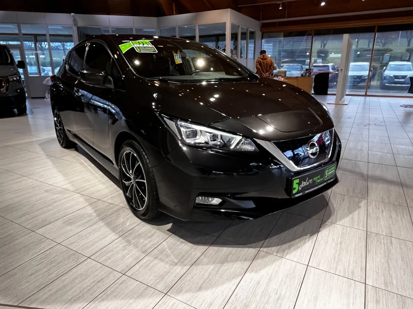 Nissan Leaf N-Connecta ACC+LED+Navi+SHZ+Winterp.+360+LM Zwart - 2