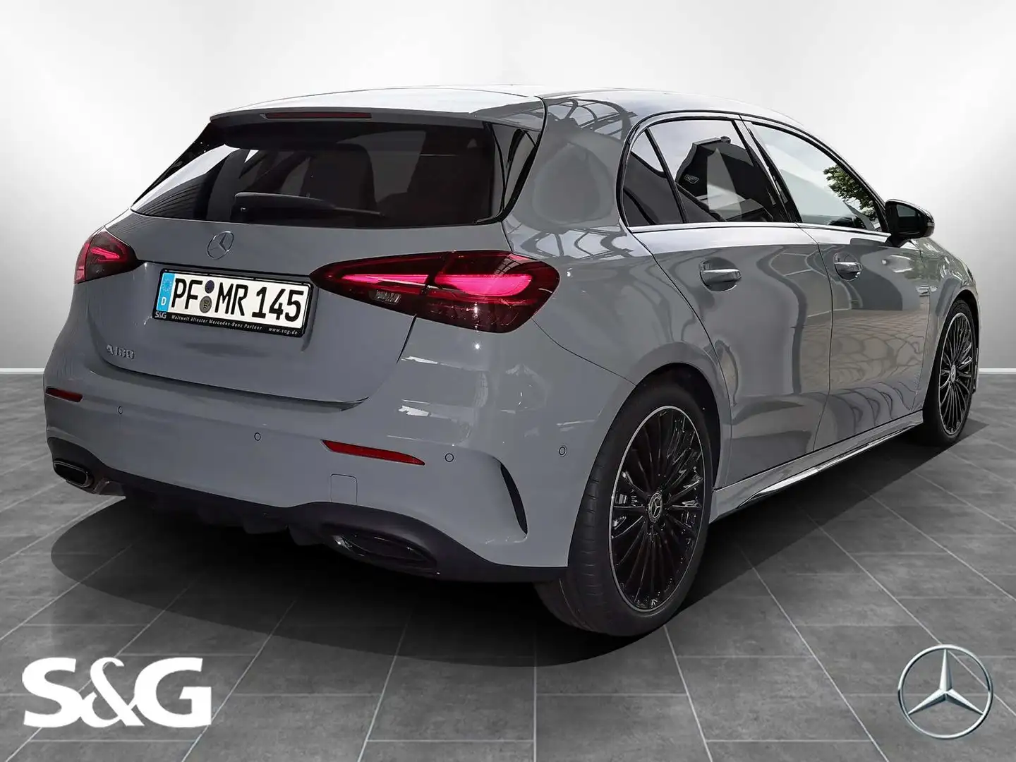 Mercedes-Benz A 180 Kompaktlim AMG MBUX+LED+Pano+Distro+Night Grau - 2