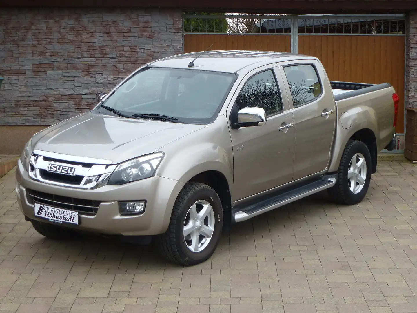 Isuzu D-Max Double Cab LS 4WD *Standheizung*AHK 3,5 t* Beżowy - 1