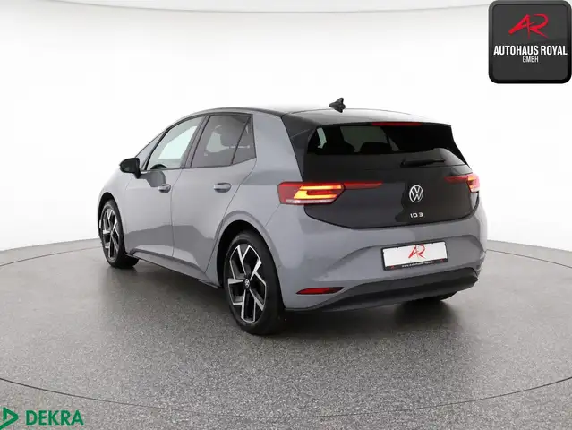 Volkswagen ID.3 view 3
