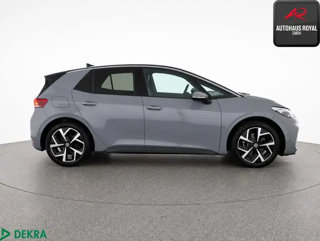 Volkswagen ID.3 view 6