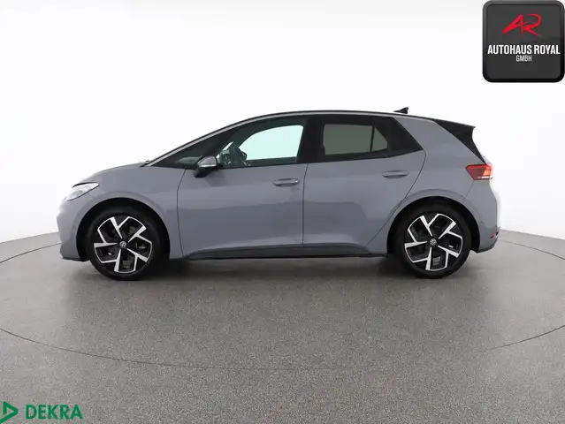 Volkswagen ID.3 view 2