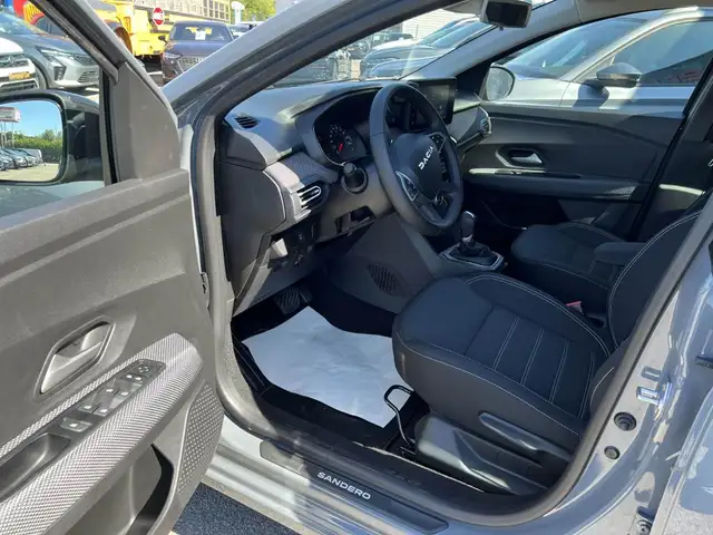 Dacia Sandero view 7