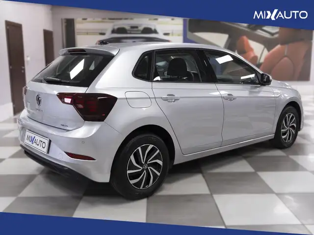 Volkswagen Polo view 5