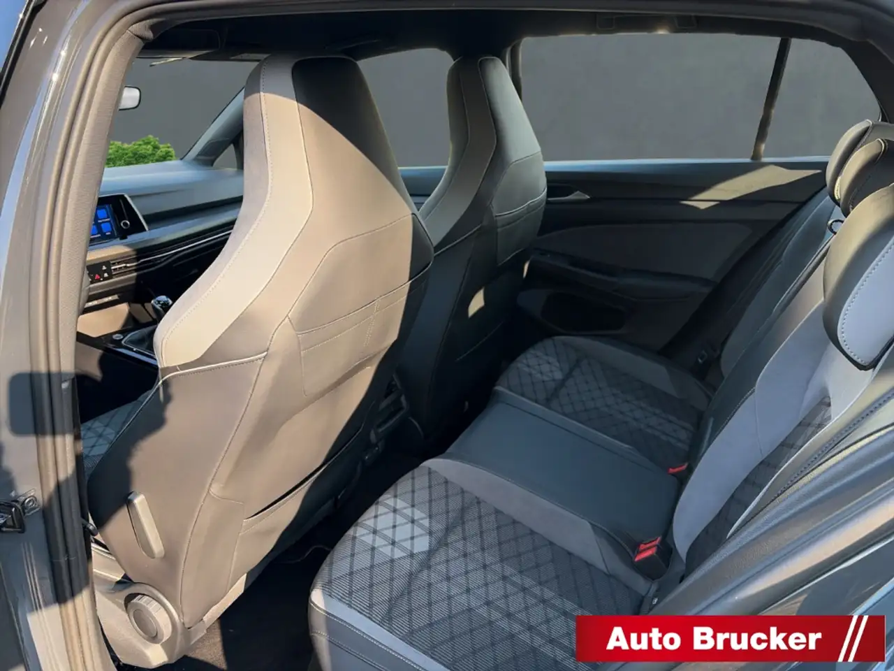 Volkswagen Golf VIII R-Line 1.5 TSI 6-Gang LED+SPORTSITZE+KLIMAAUT 7