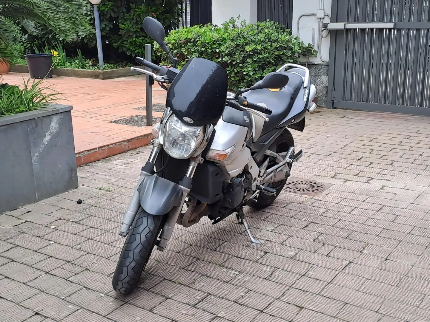 Suzuki GSR 600 - 2