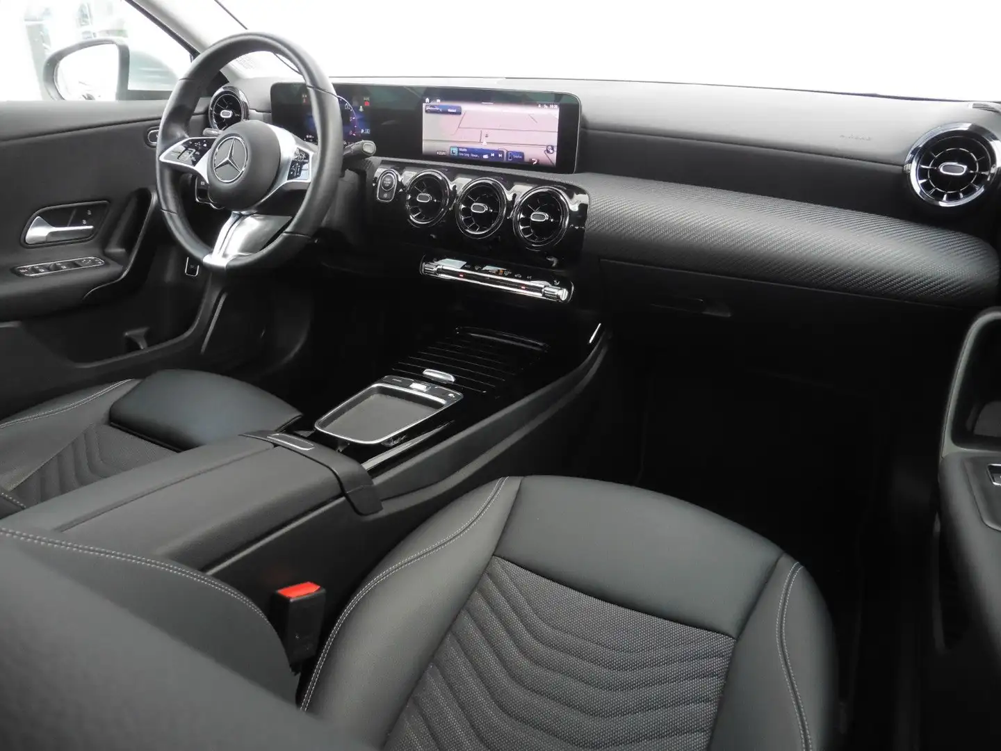 Mercedes-Benz A 180 d Lim DCT LED Navi Distronic Kamera 18" Argento - 2