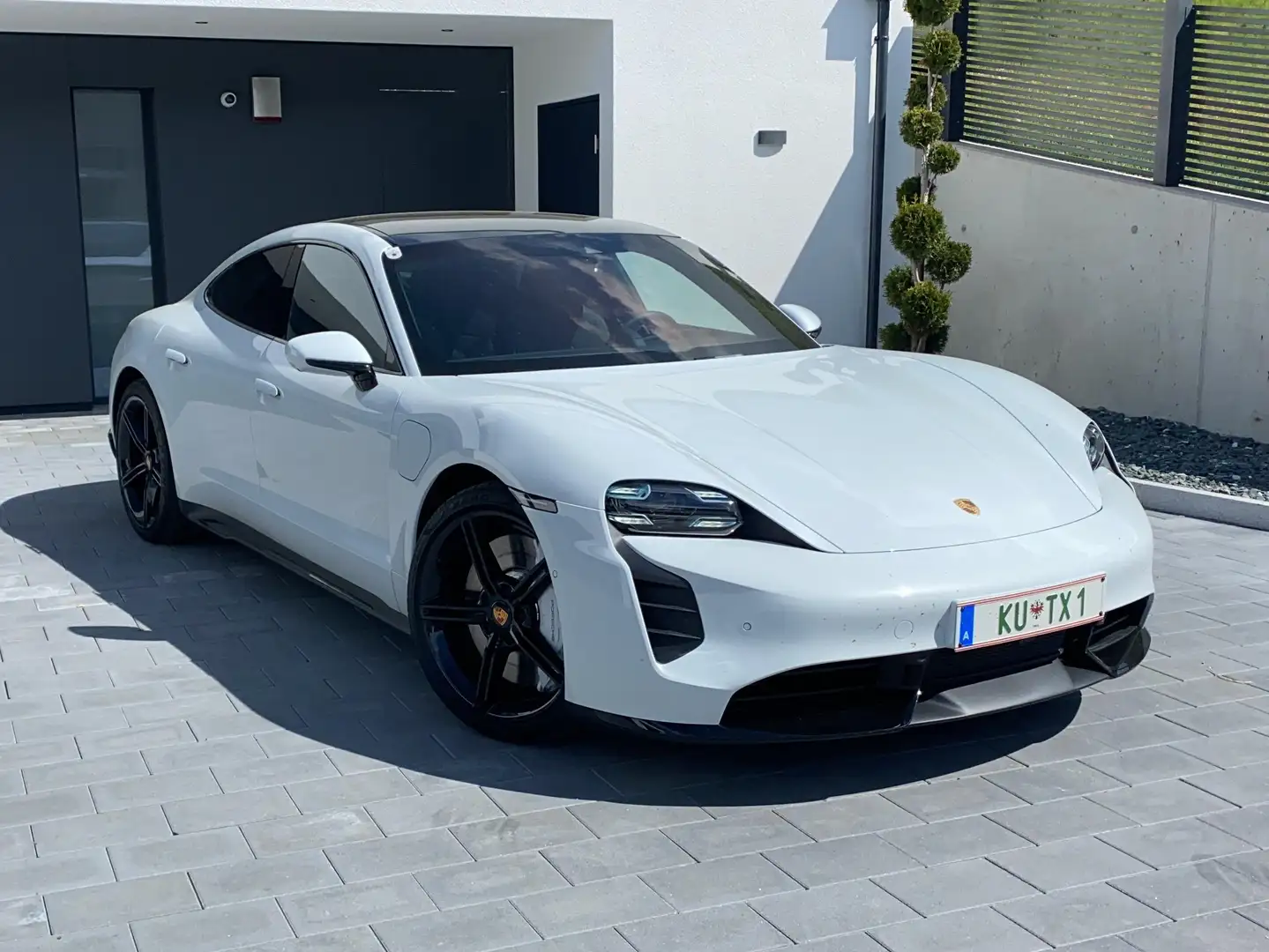 Porsche Taycan Taycan Turbo 83,7kWh Turbo Weiß - 2