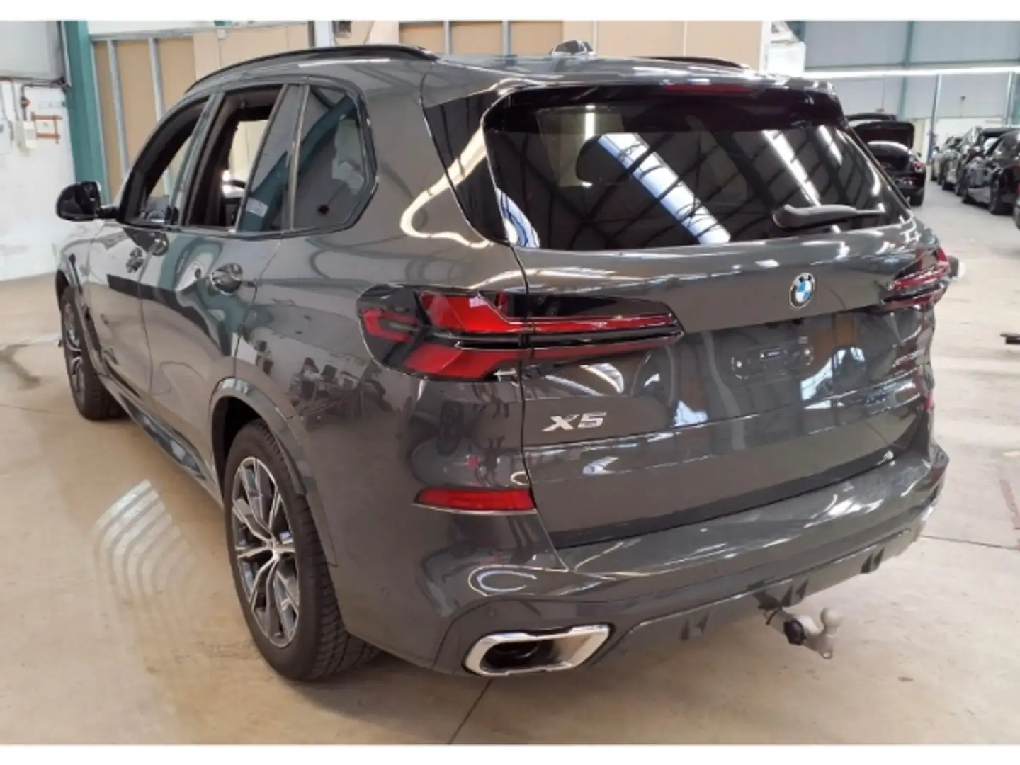 BMW X5 xDrive30d M Sport IconGl PanoSky AHK KomfSi belüft Grau - 2