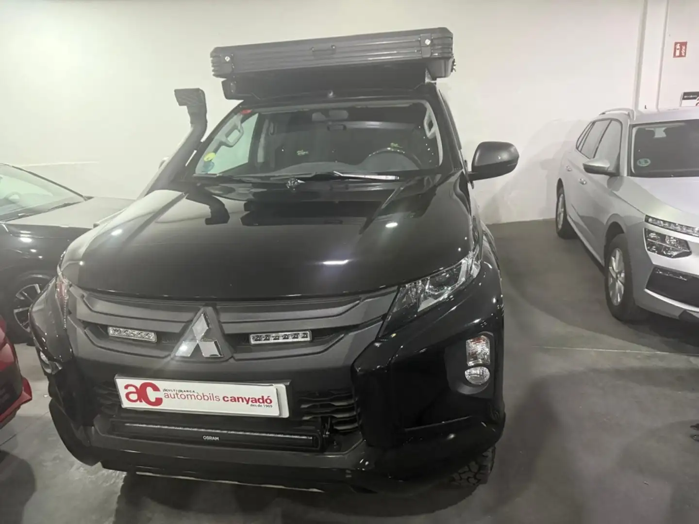 Mitsubishi L200 2.2DI-D Doble Cabina 6AT Motion Negro - 1