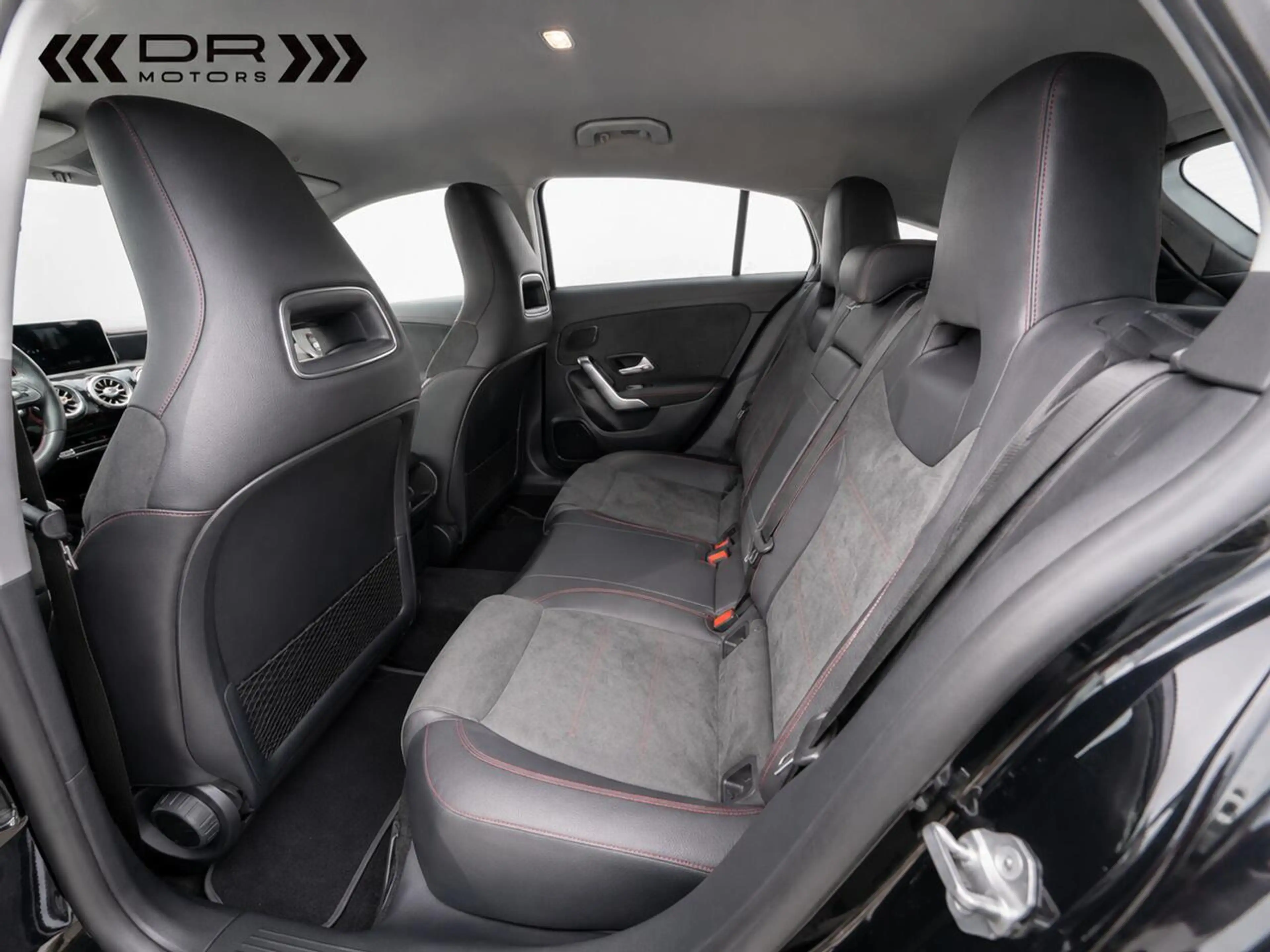 Mercedes-Benz CLA 180 SB - CAMERA - DODE HOEK — photo 11