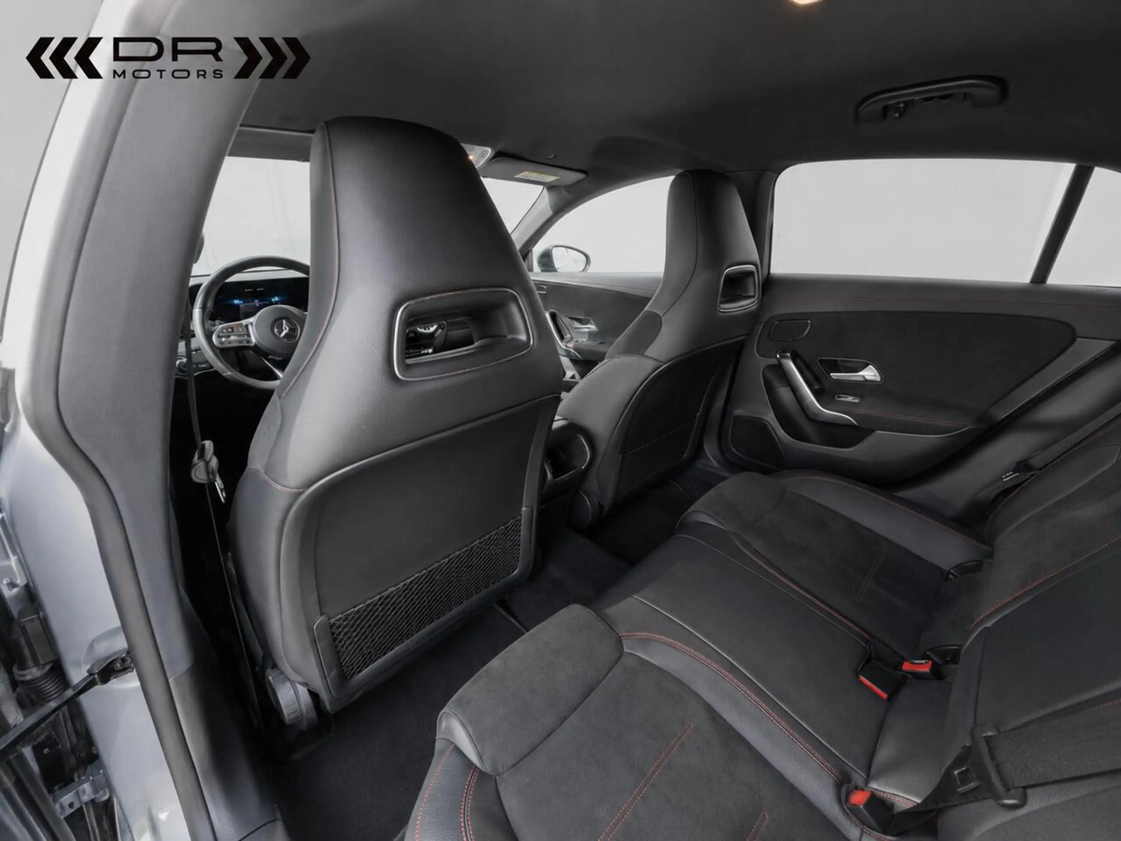 Mercedes-Benz CLA 180 SB - CAMERA - DODE HOEK — photo 9
