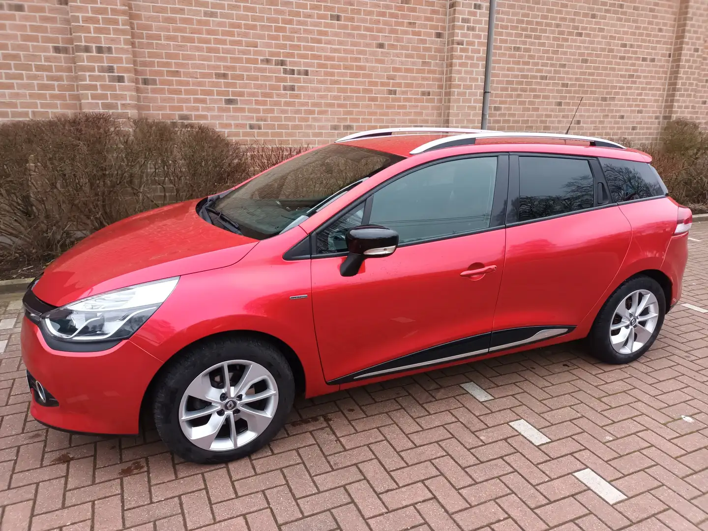 Renault Clio 1.2i Limited Rood - 1