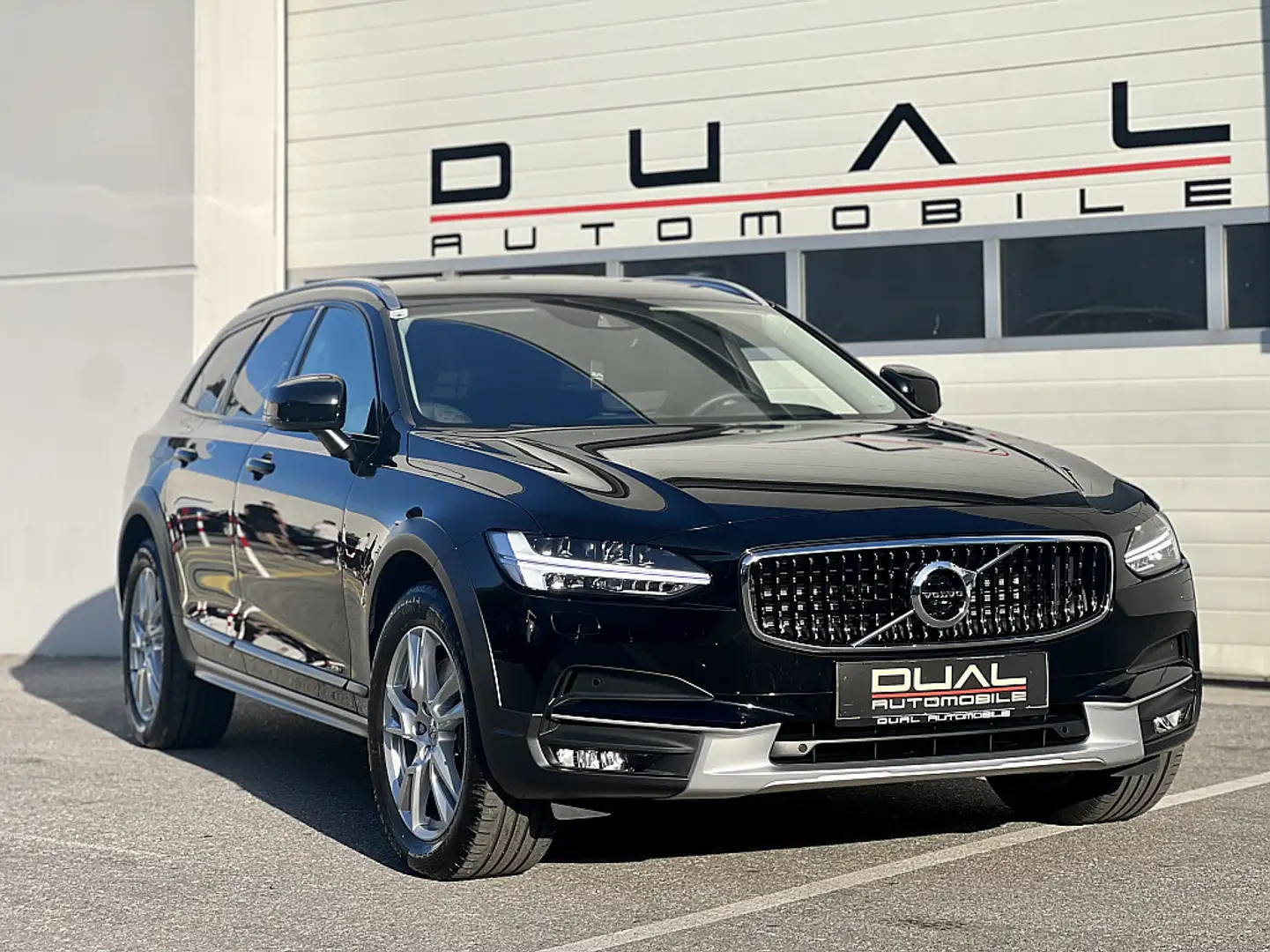 Volvo V90 Cross Country D4 AWD Geartronic/VIRTUAL/ACC/LED/ Schwarz - 2
