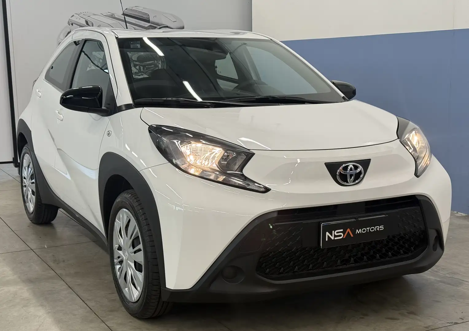 Toyota Aygo X 1.0 Active 72cv s-cvt NOLEGGIO BREVE TERMINE Bianco - 1