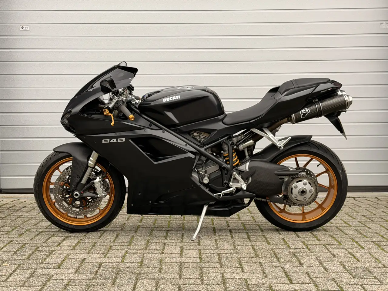 Ducati 848