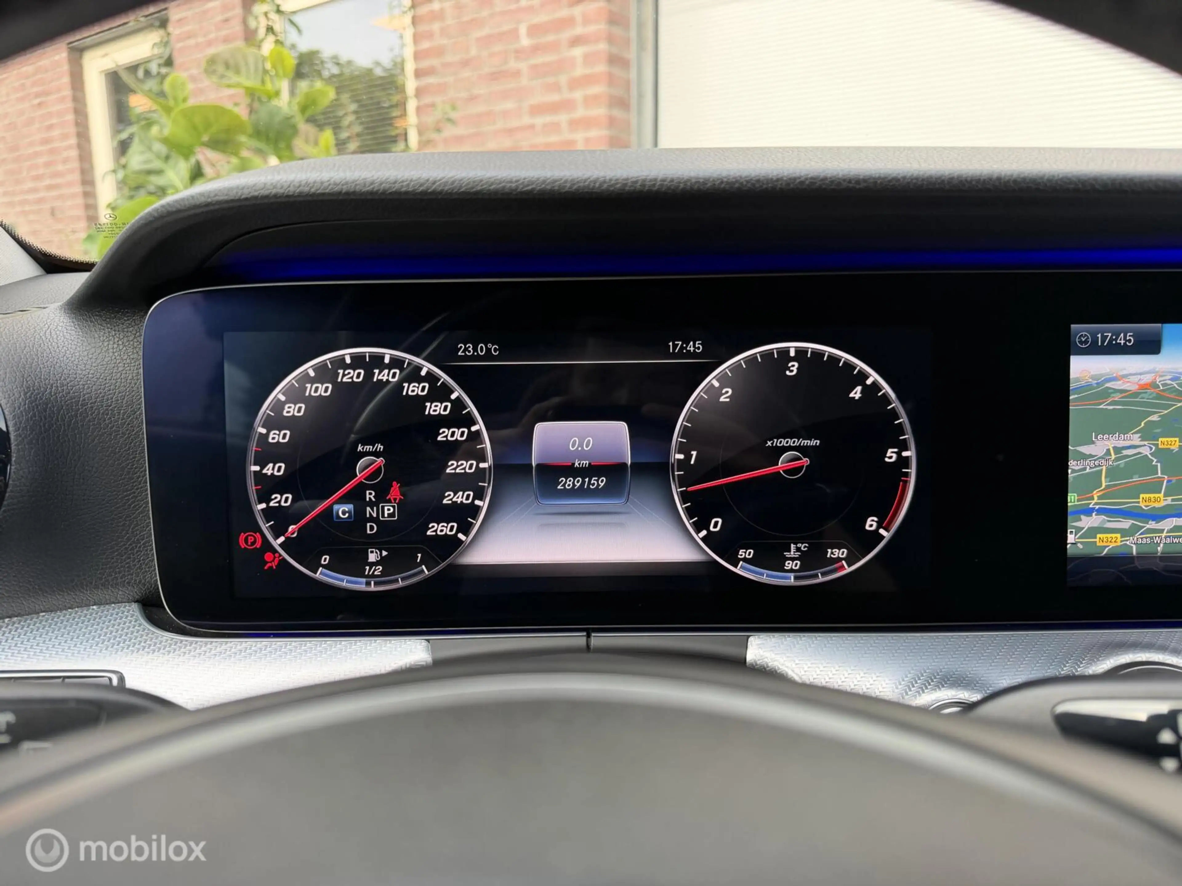 Mercedes-Benz E 350 Estate d 4Matic Premium — photo 11