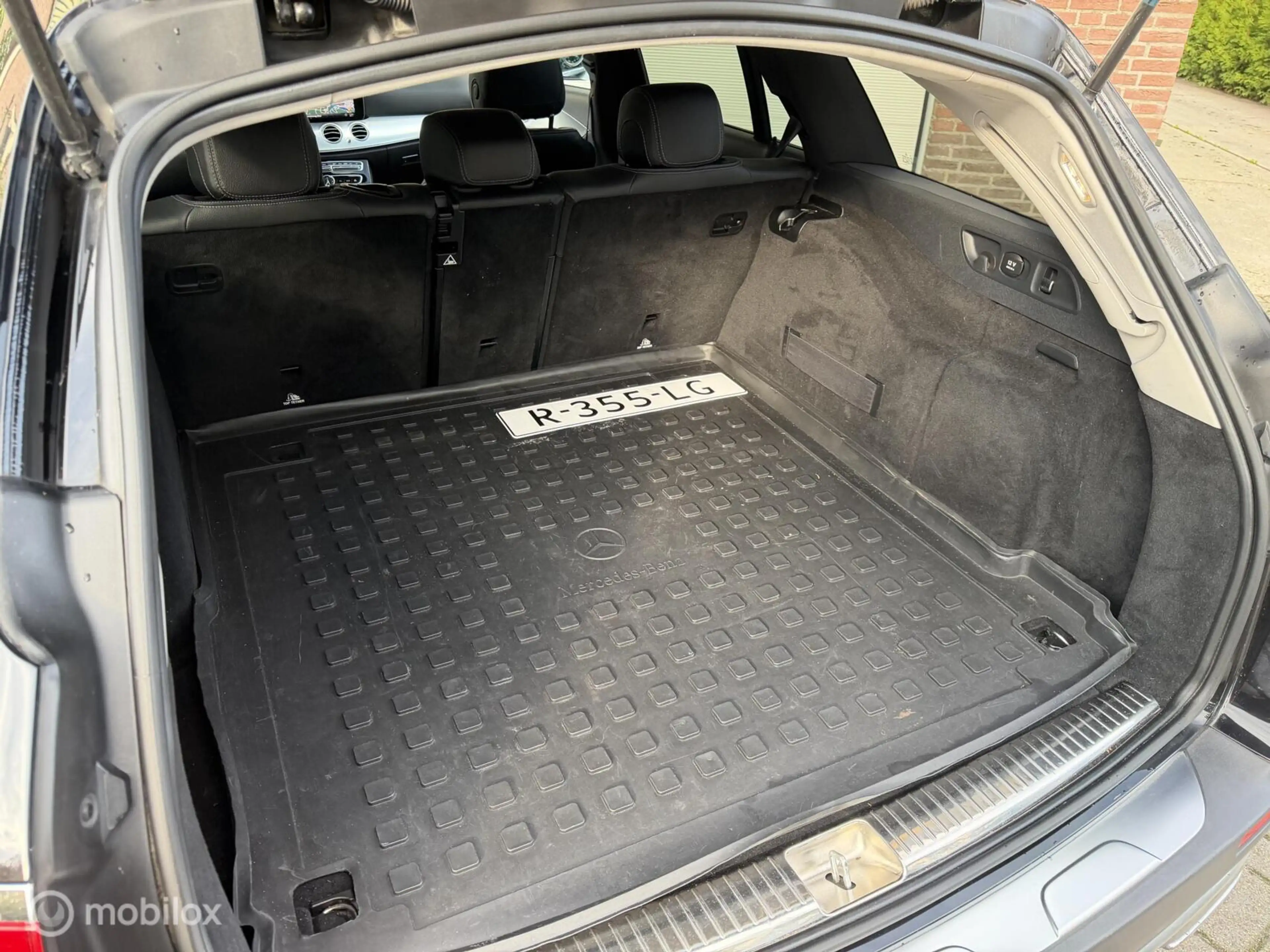 Mercedes-Benz E 350 Estate d 4Matic Premium — photo 18