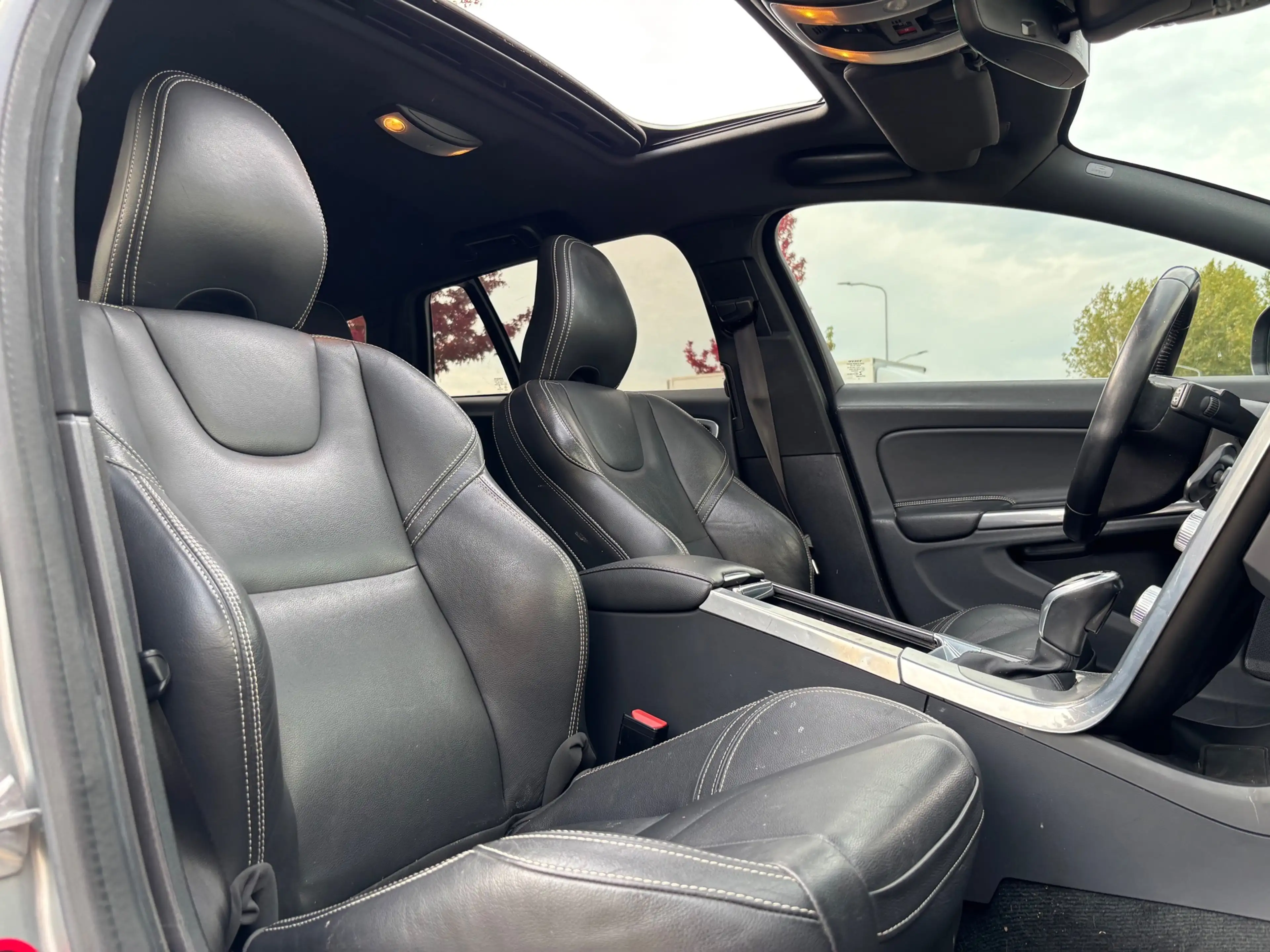 Volvo V60 2.4 D6 Twin Engine R-Design 286PK|Pano|H&K|Trekh. — photo 9