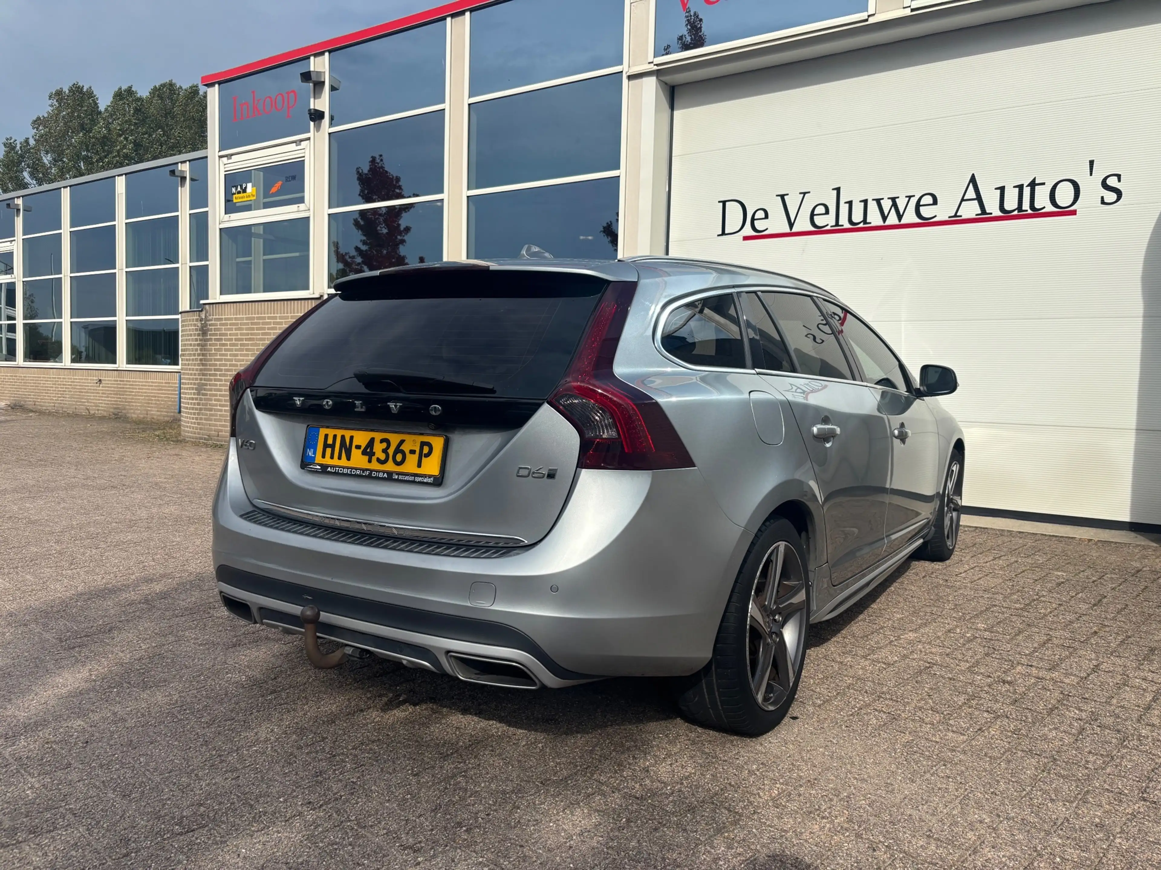 Volvo V60 2.4 D6 Twin Engine R-Design 286PK|Pano|H&K|Trekh. — photo 2