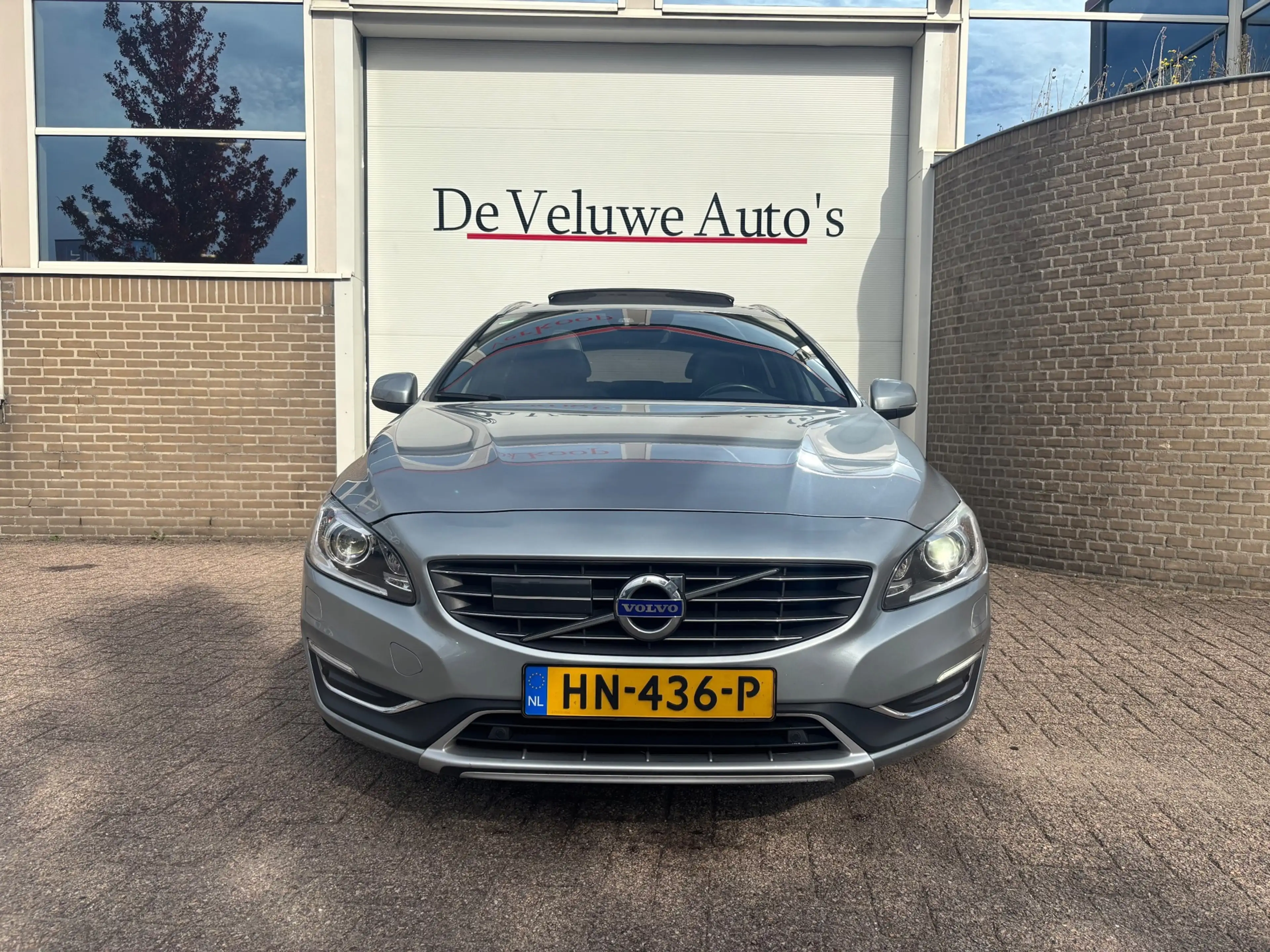Volvo V60 2.4 D6 Twin Engine R-Design 286PK|Pano|H&K|Trekh. — photo 6