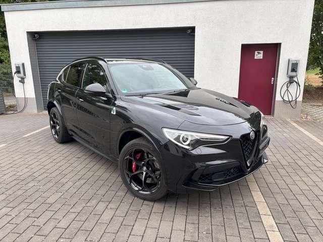 Imagine Alfa Romeo Stelvio Quadrifoglio Q4