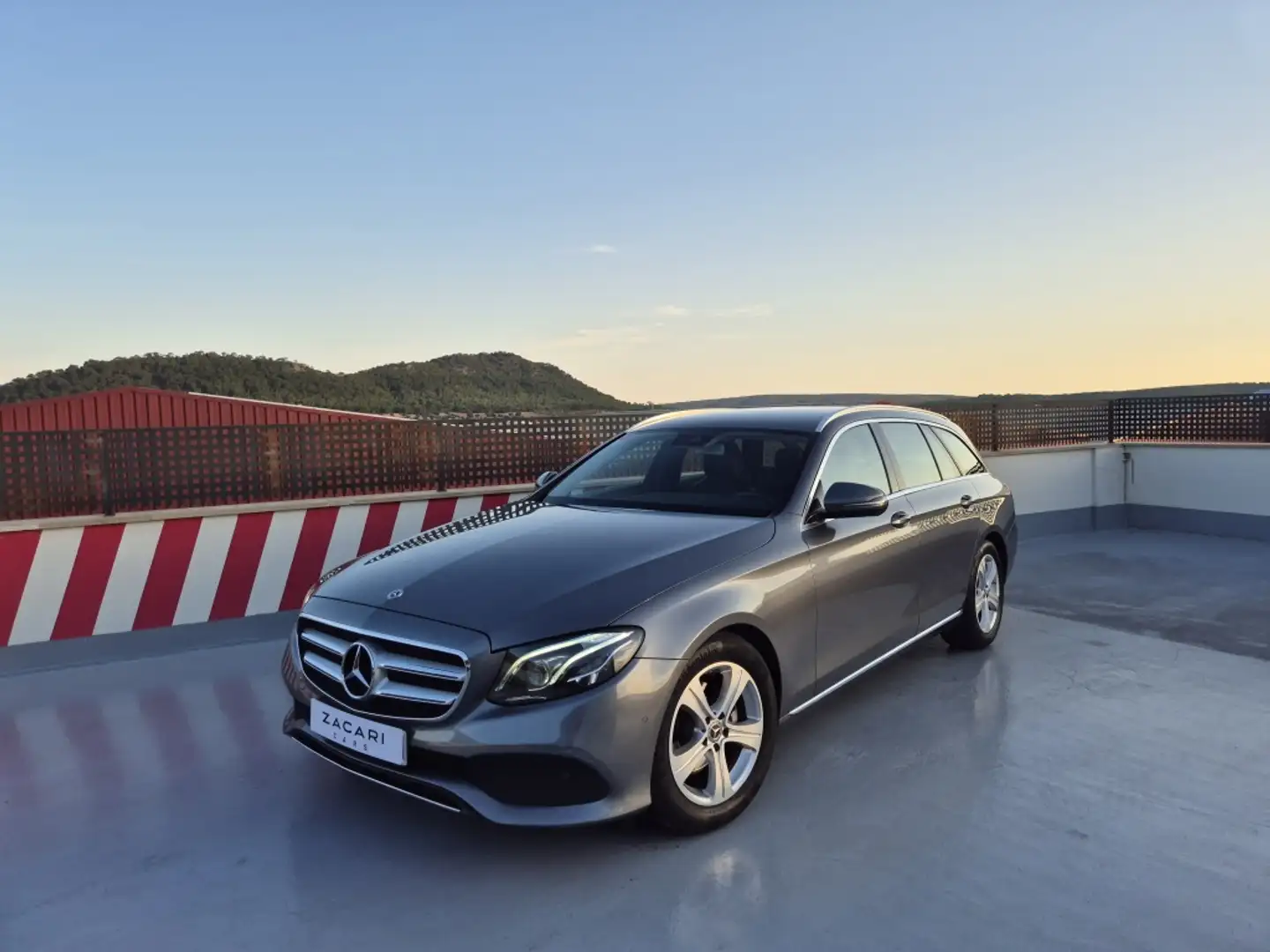 Mercedes-Benz E 220 Estate 220d 4Matic 9G-Tronic Gris - 2