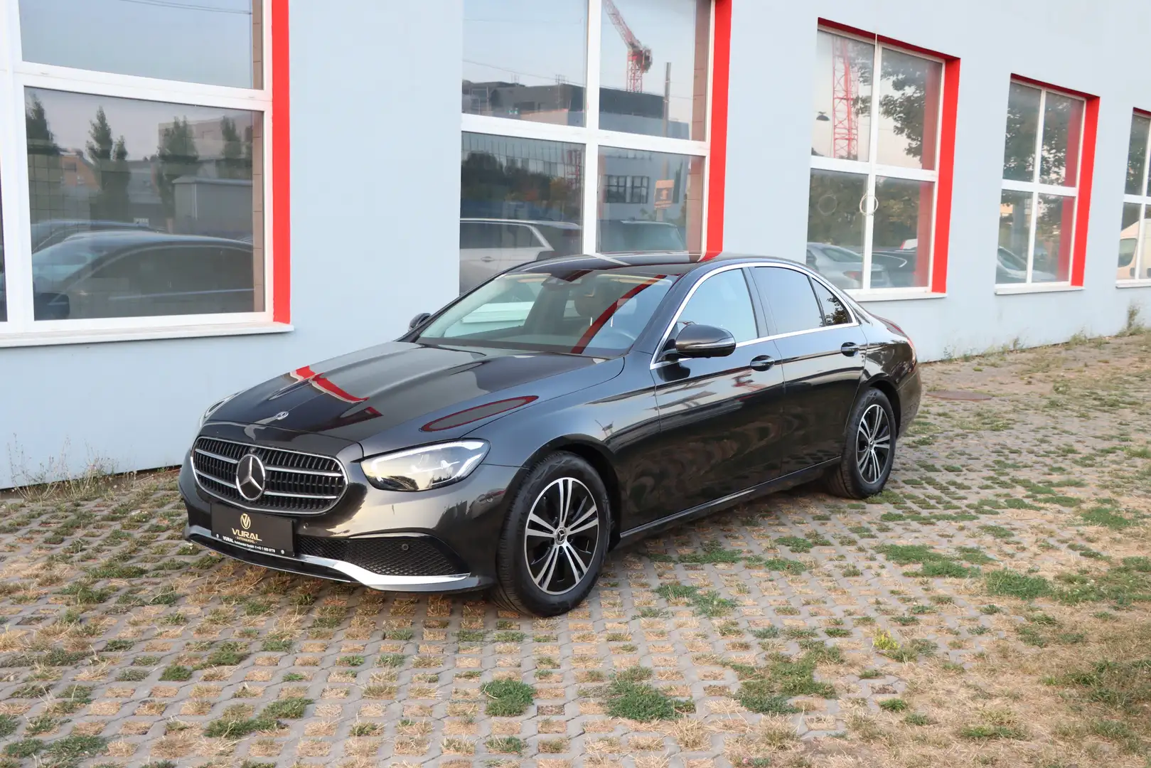 Mercedes-Benz E 200 E 200 d Avantgarde Edition Aut.| 360° K | LED | Grau - 2