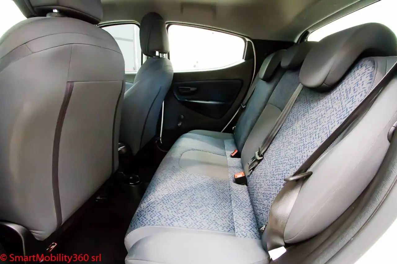 Lancia Ypsilon 2023 — фото 12