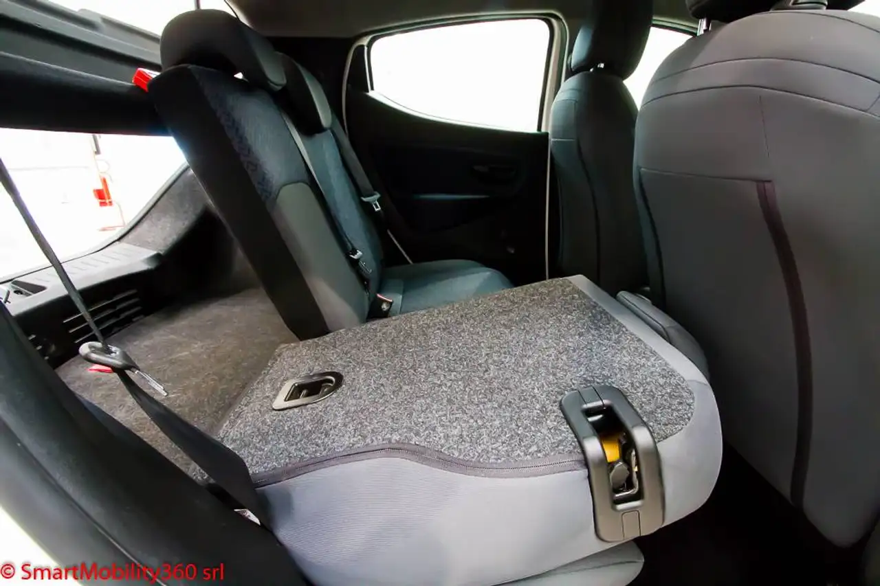 Lancia Ypsilon 2023 — фото 13