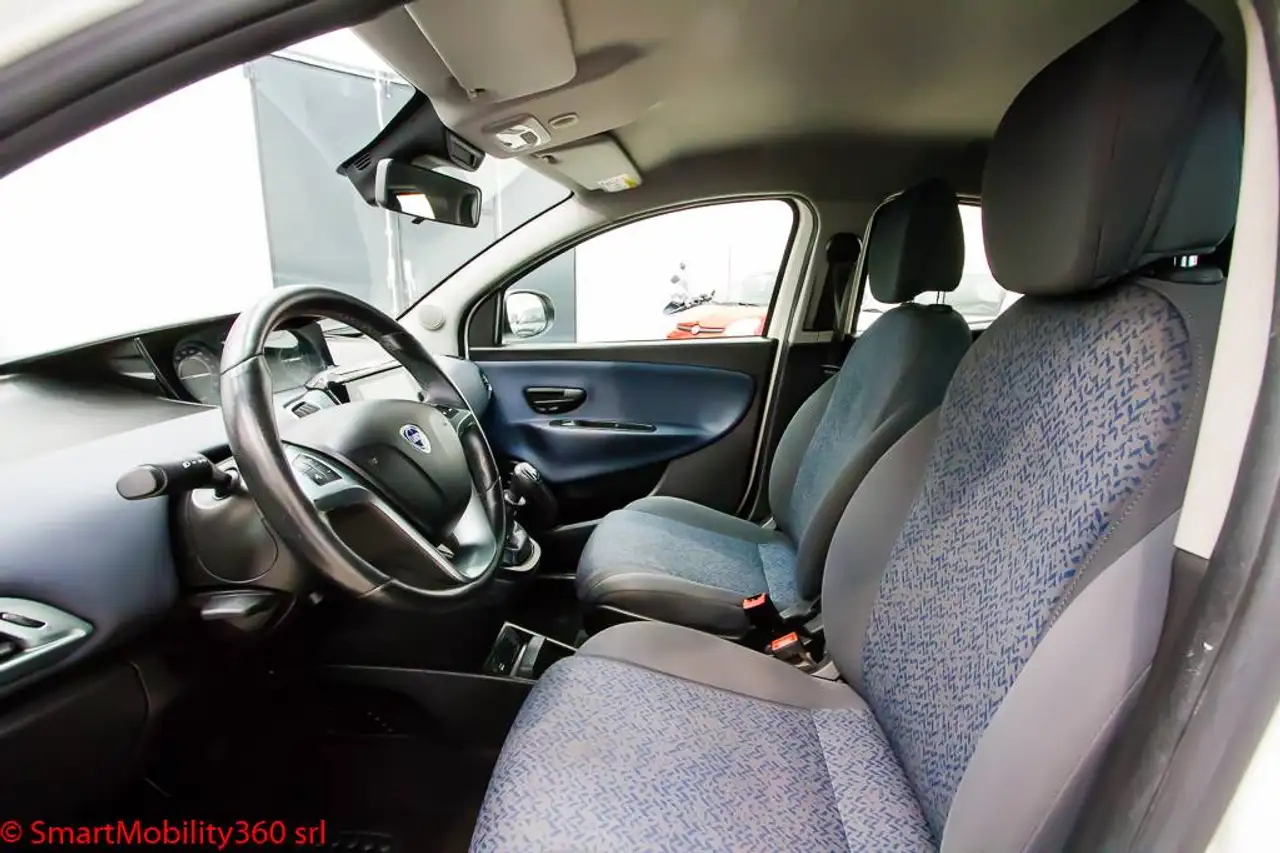 Lancia Ypsilon 2023 — фото 11