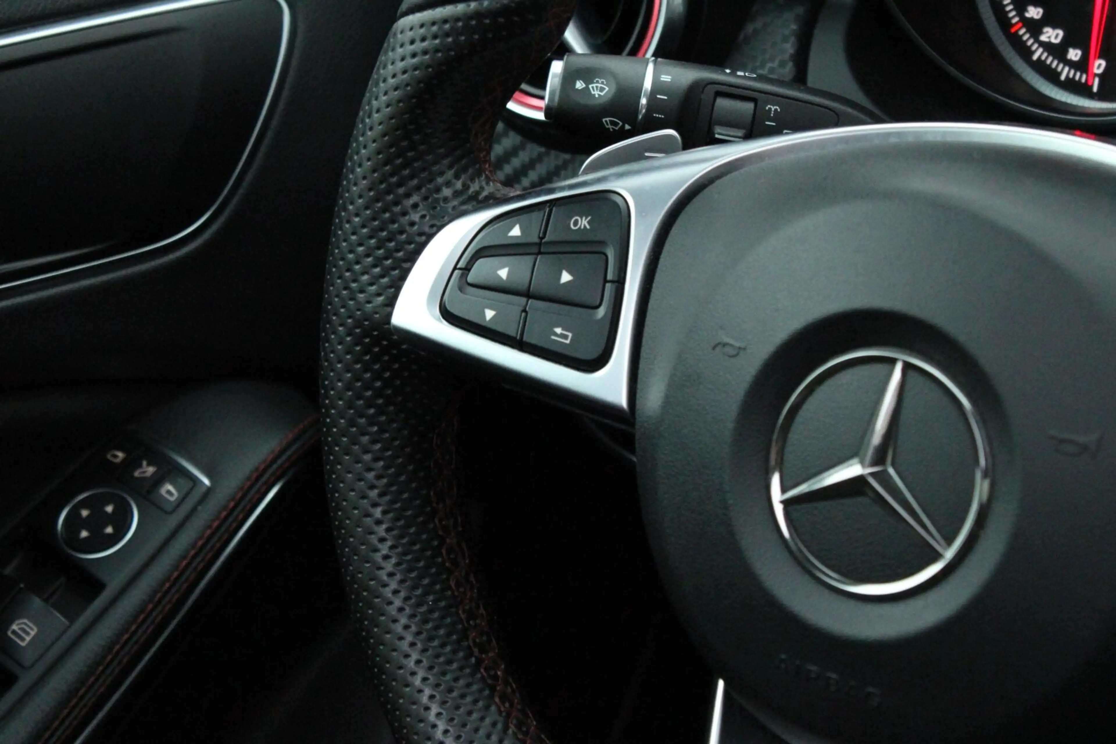 Mercedes-Benz A 180 AMG Night Edition Plus — photo 27