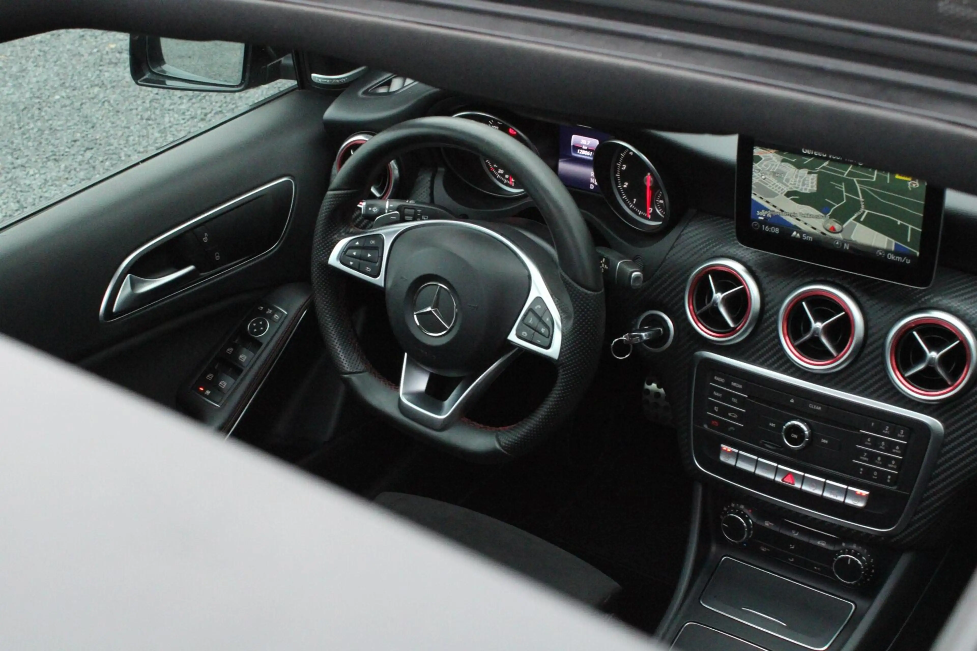 Mercedes-Benz A 180 AMG Night Edition Plus — photo 2