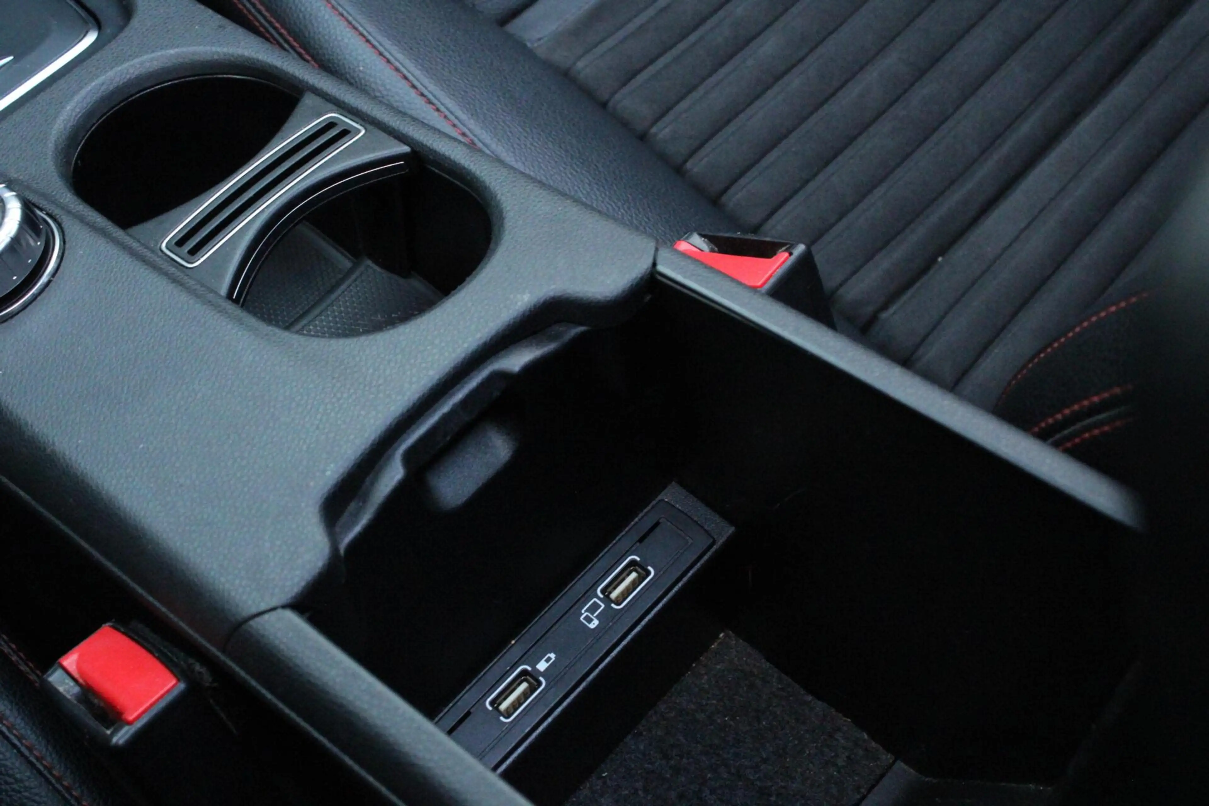 Mercedes-Benz A 180 AMG Night Edition Plus — photo 31