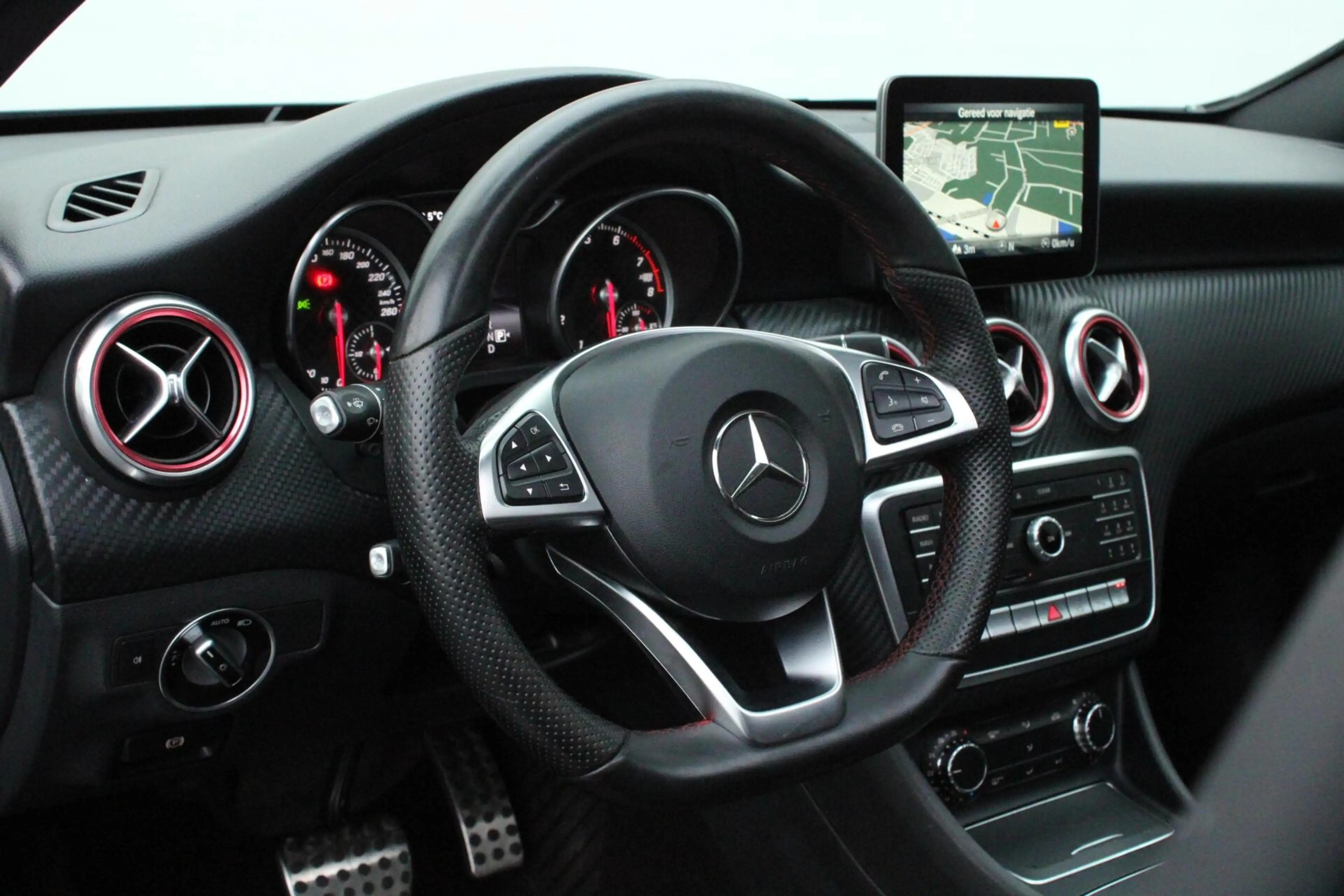 Mercedes-Benz A 180 AMG Night Edition Plus — photo 12